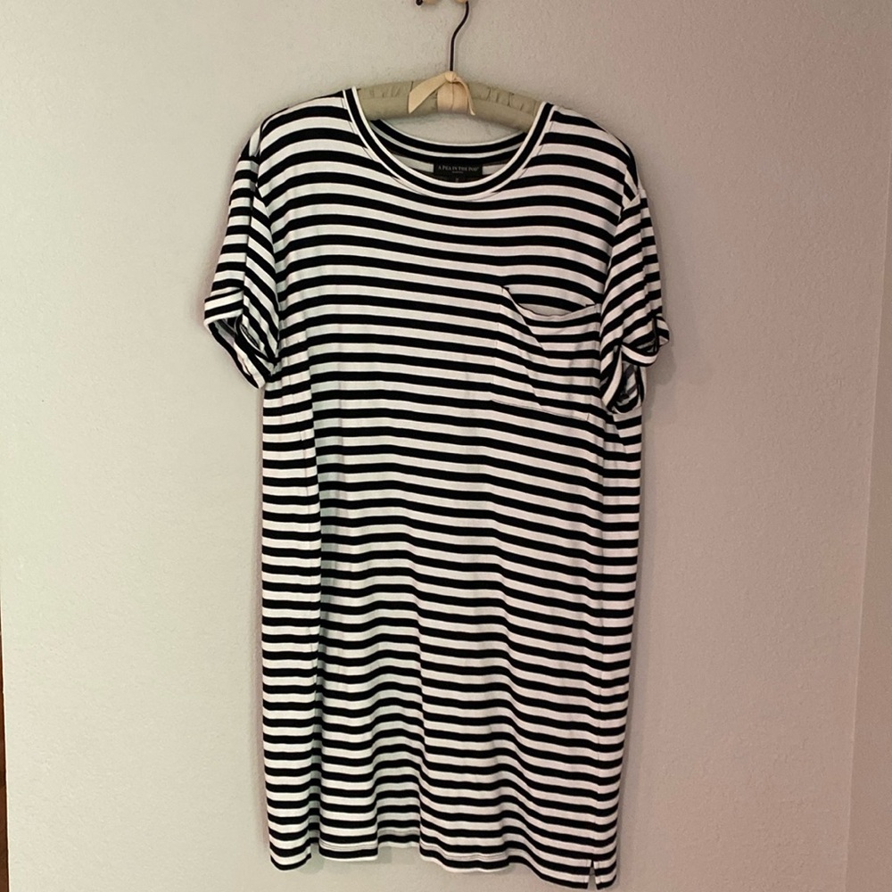 A Pea in the Pod striped nursing dress